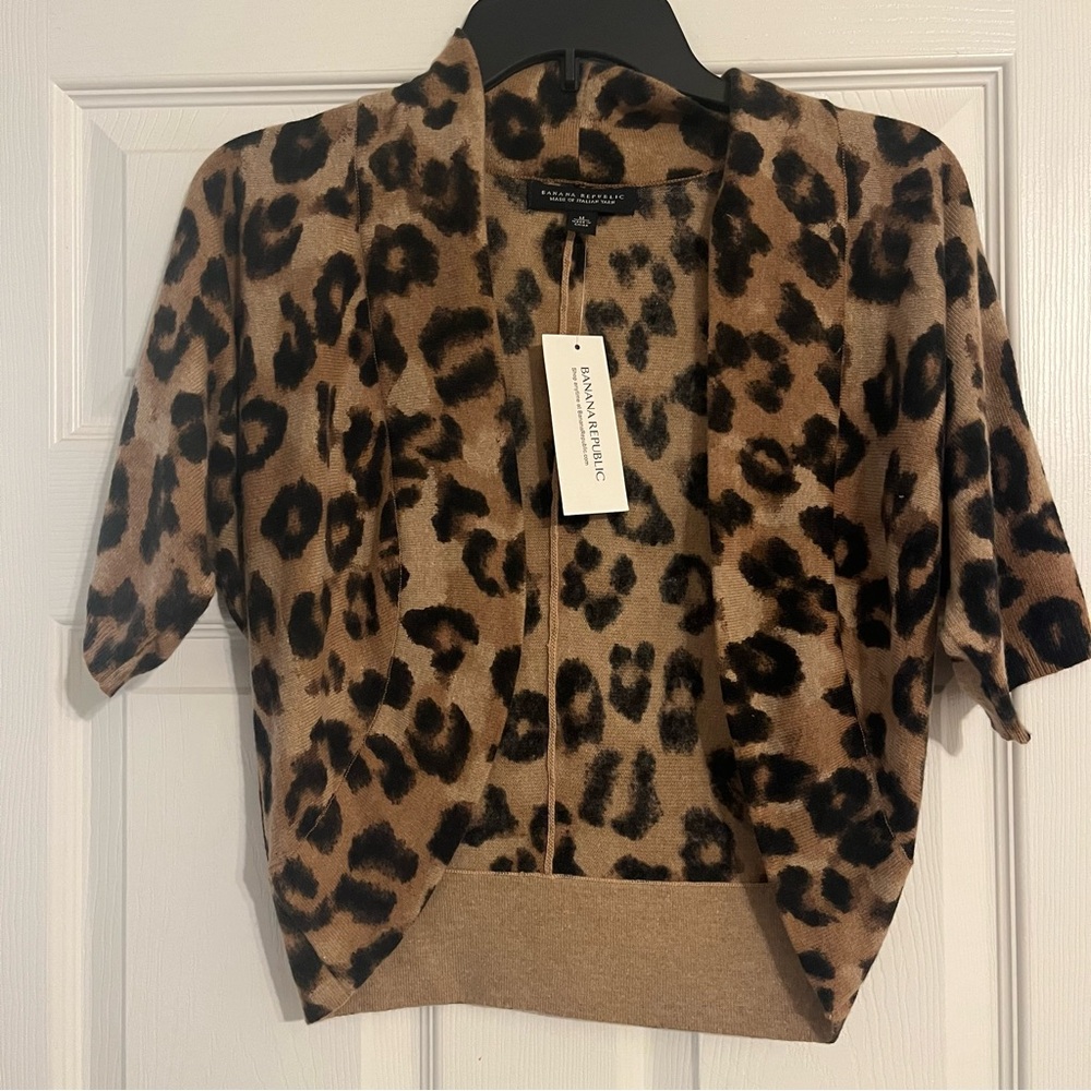 NWT Size M Banana Republic Leopard Print Shrug